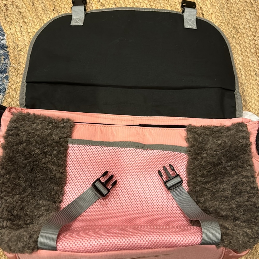FREE PEOPLE MOVEMENT NWTS PINK & BLACK BACKPACK STYLED W. GRAY FURRY PATCHES - Picture 2 of 7